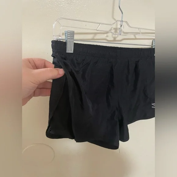 ✨Women’s Umbro Track Shorts Size M - Picture 4 of 9